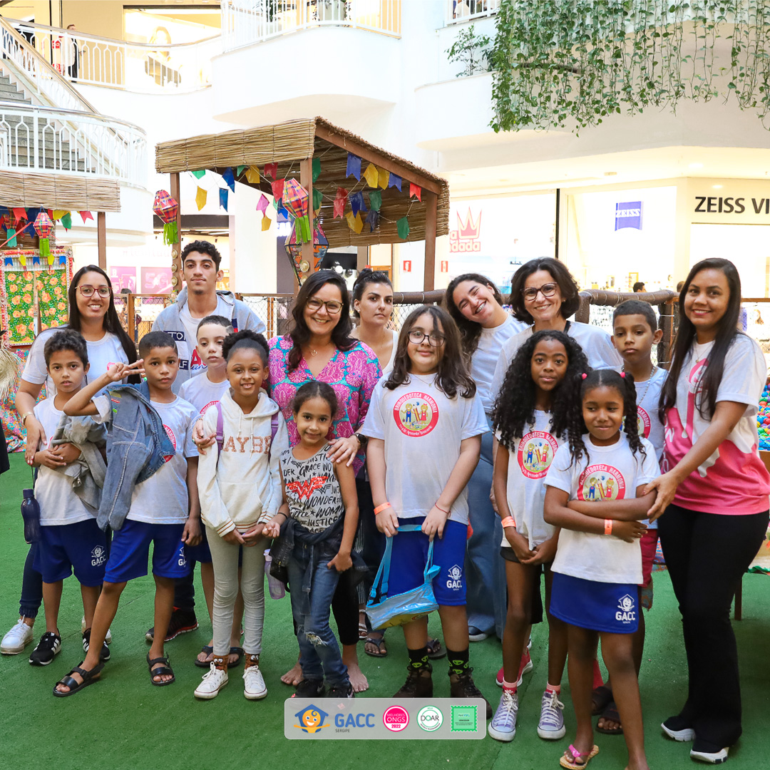 Acolhidos do GACC/SE têm tarde de lazer em parque de shopping 