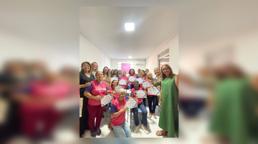 GACC certifica participantes do curso de telemarketing em parceria com a Secretaria de Políticas para as mulheres.